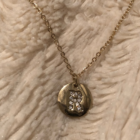 Initial necklace, letter R - Picture 2 of 4
